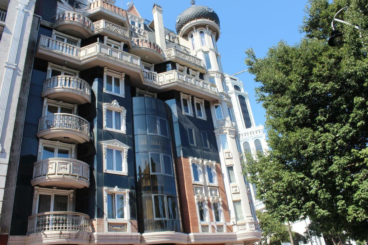 Batumi Apartment In Front Of Sheraton Kültér fotó